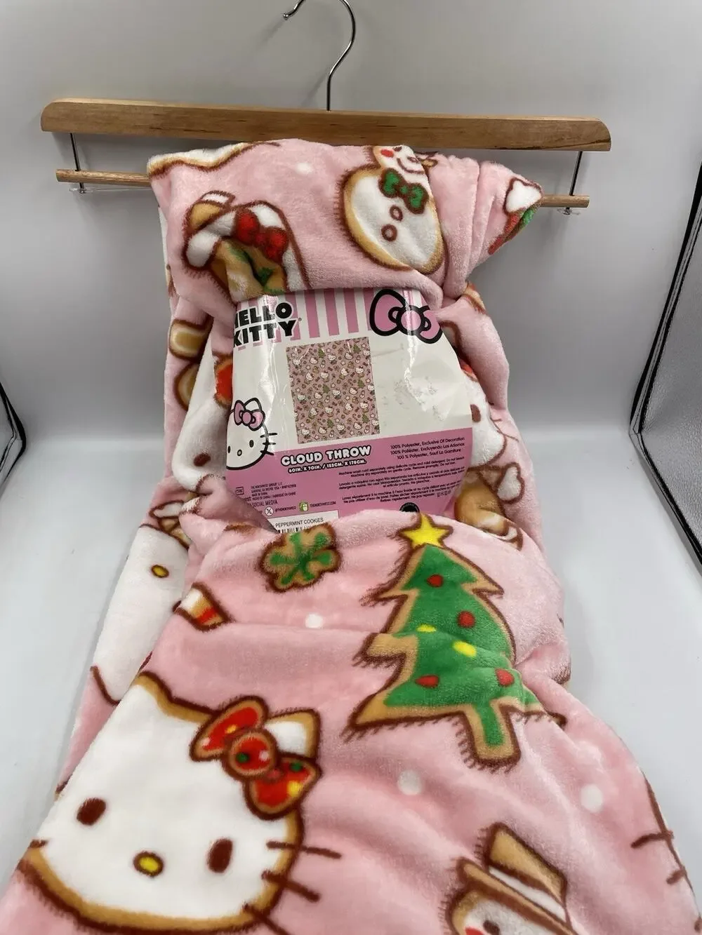 Hello Kitty Christmas Gingerbread Man Cloud Throw 60x70